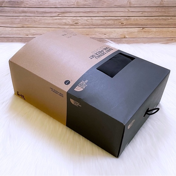 The North Face Baby Denali One-Piece Set With Mittens And Booties - Picture 10 of 10